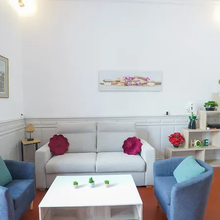 Du Forum,la Gare, 50 M2 , Climatisation, Garage, Cour Narbona