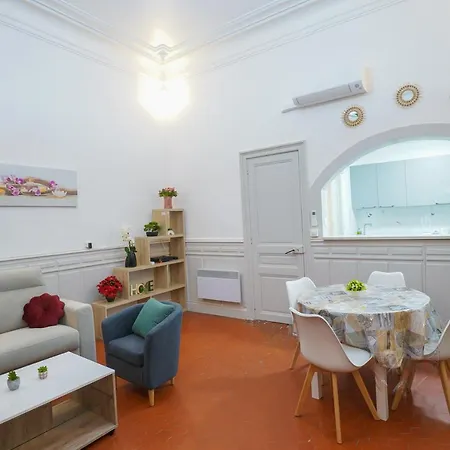 Du Forum,la Gare, 50 M2 , Climatisation, Garage, Cour 아파트 *