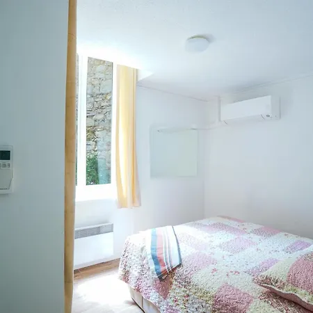 Du Forum,la Gare, 50 M2 , Climatisation, Garage, Cour Appartement