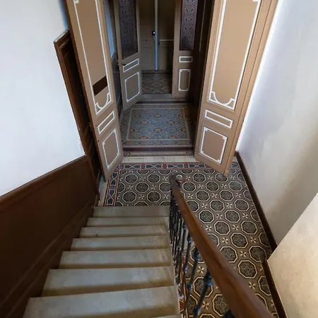 Du Forum,la Gare, 50 M2 , Climatisation, Garage, Cour