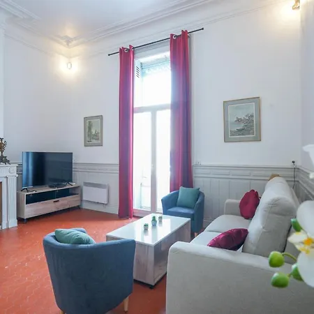 דירה Du Forum,la Gare, 50 M2 , Climatisation, Garage, Cour