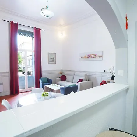 Du Forum,la Gare, 50 M2 , Climatisation, Garage, Cour דירה