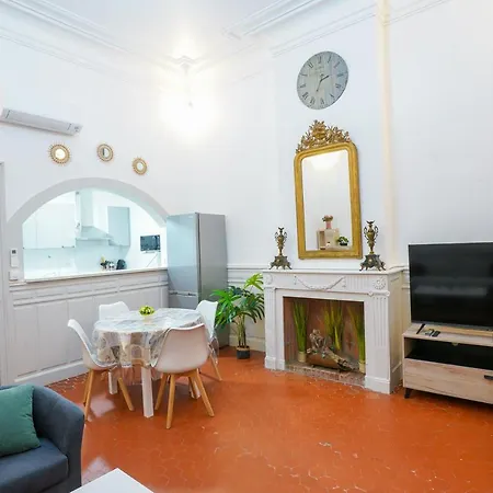 아파트 Du Forum,la Gare, 50 M2 , Climatisation, Garage, Cour 나르본