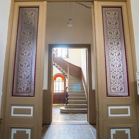 דירה Du Forum,la Gare, 50 M2 , Climatisation, Garage, Cour *